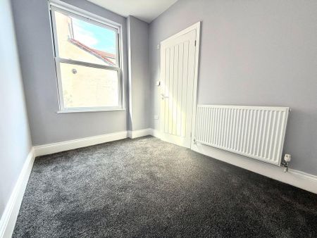 5 bedroom semi-detached house to rent - Photo 4