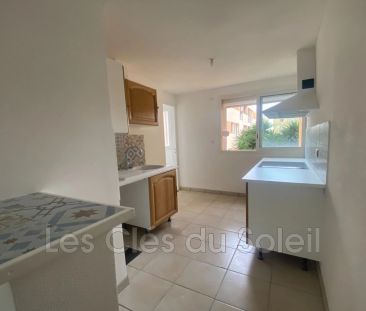 Location appartement 5 pièces 82 m² Hyères - Photo 3