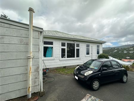 Two Bedroom House - Wadestown - Photo 2