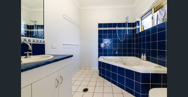 Spacious 4- Bedroom Home located in Royal Sands Estate. - Photo 1