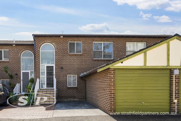 Private Three Bedroom Townhouse - Photo 1