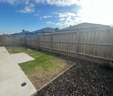 SPACIOUS 4 BEDROOM FAMILY HOME WITH MODERN COMFORTS - Photo 1