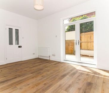 3 bedroom end of terrace house to rent - Photo 2