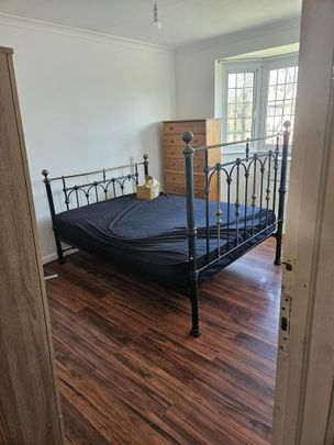 1 bedroom in a flat share to rent - Photo 1