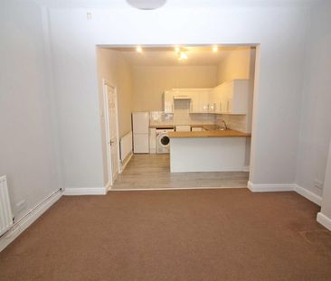 4 Bedroom House - Mid Terrace - Photo 4