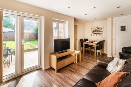 Completely refurbished 6 bed HMO with 5 en-suites - Photo 5