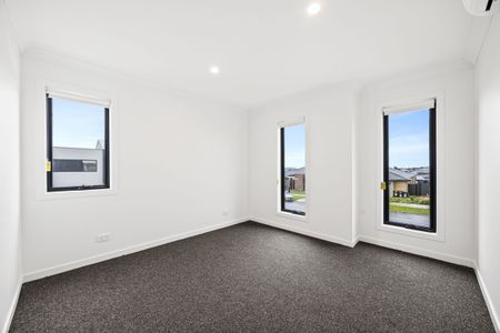 Contemporary Living in Mickleham - Photo 3