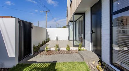 As New Executive 3-bedroom Townhouse in Merivale - Photo 3