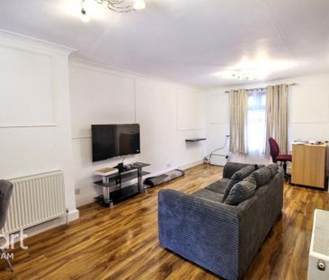 4 bedroom end of terrace house to rent - Photo 4