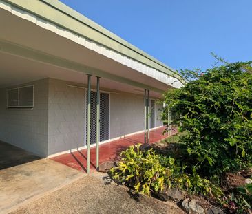 LOCATION!!! LOCATION!!!! - Photo 5