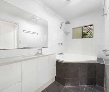 Charming Home in Palmwoods with Solar & Lawn Maintenance Included! - Photo 6