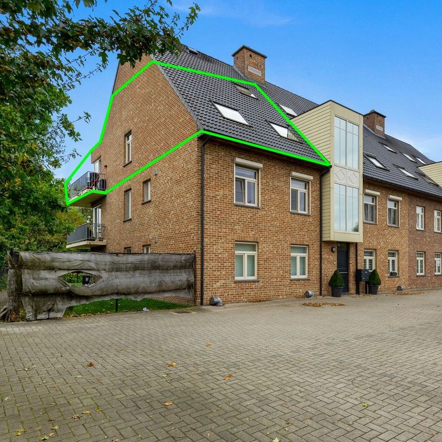 Verrassend ruime duplex met 3 slaapkamers, terrassen & autostaanplaats in Oelegem! - Photo 1