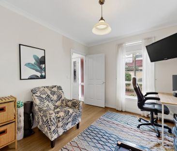 Well Designed Townhouse with Secure Garage and Courtyard - Photo 3