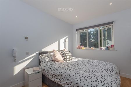 1 bedroom Terraced House to let - Photo 5