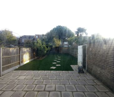 3 Bed Terraced House, More Close, E16 - Photo 3