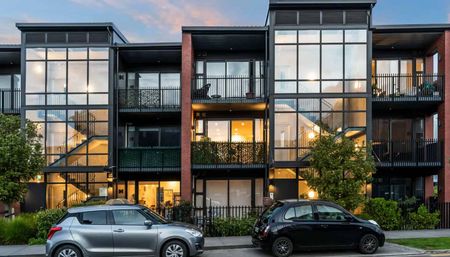 Furnished 2BR Northcote Apartment w/ Parking - Photo 5