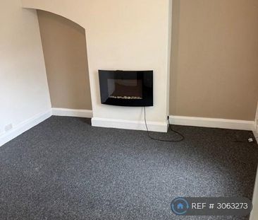 3 bedroom end of terrace house to rent - Photo 2