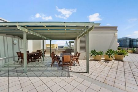 Spacious One Bedroom Apartment - Photo 5