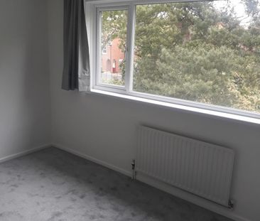 2 Bed Flat, Bath Road, RG1 - Photo 3