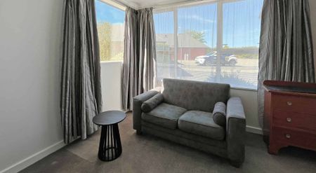 METHVEN, ONE BEDROOM, FULLY FURNISHED - Photo 3