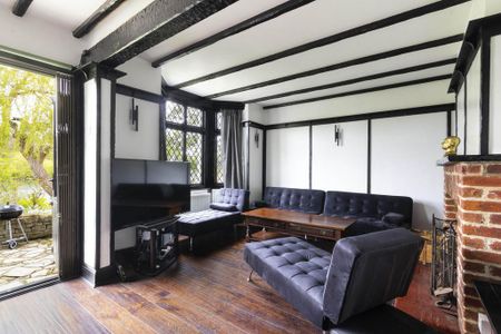 6 bedroom detached house to rent - Photo 2