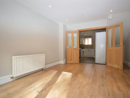 Terraced House to rent on - Photo 4