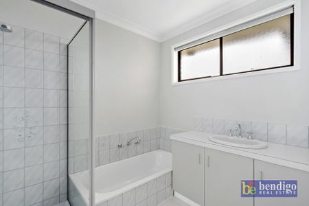 Comfort and Convenience in Strathdale - Photo 4