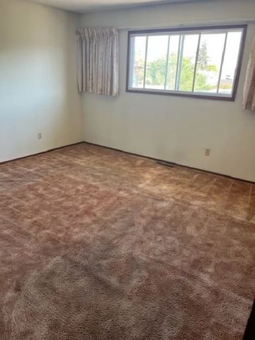 4 Bed 2 Bath Duplex: Avail Now - Photo 3