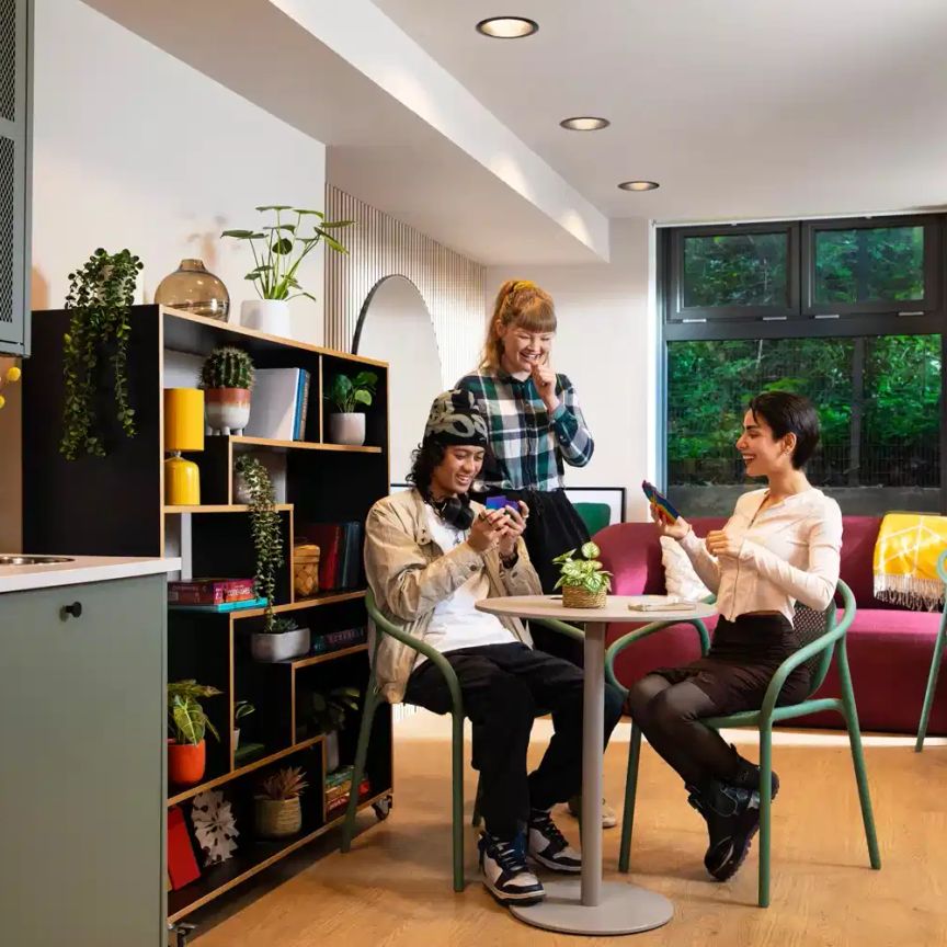 Medium Highest Double Ensuite - Photo 1