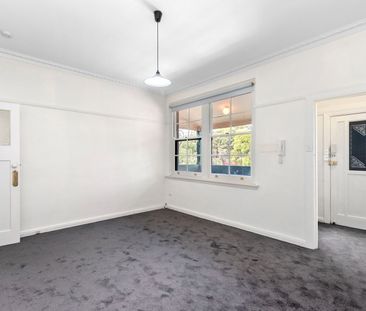 Bright & Spacious Living Just Steps from Carlisle Street! - Photo 1