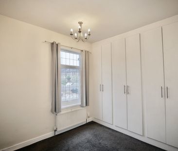 2 Bed End Terrace, Ilford Street, LS27 - Photo 2