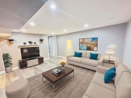 For Lease - 156 Mooregate Crescent, Kitchener, Ontario - Photo 4