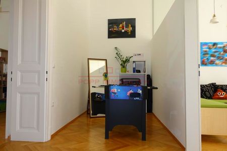 Vermietet | 5-Zimmer Altbauwohnung mit Balkon mitten im Zentrum - Photo 5