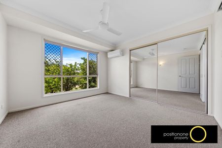 3-Bedroom home with easy access to bus stop in sought-after neighborhood - Photo 5