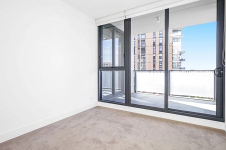 Luxury Two-Bedroom Residence with Panoramic District Views - Photo 2