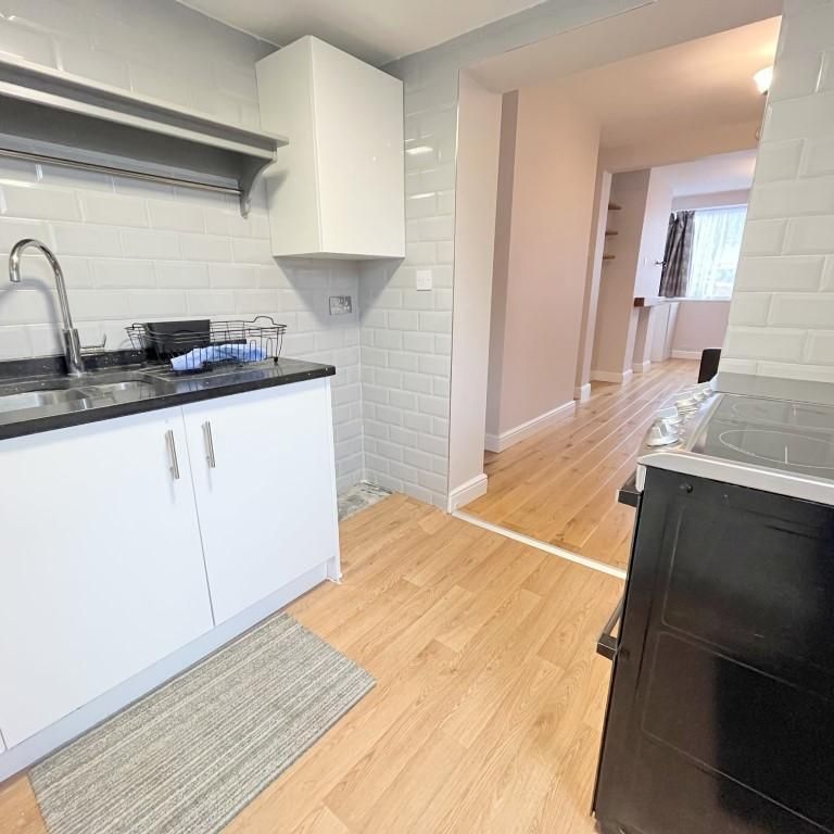 2 bedroom semi-detached house to rent - Photo 1