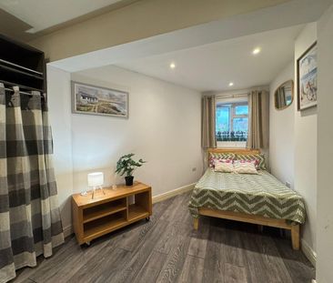 Room in a Shared House, Deanfield Gardens, CR0 - Photo 1