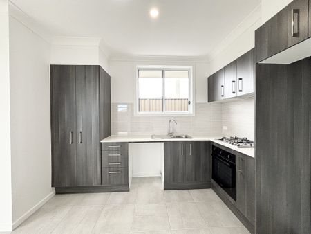 Modern Comfort & Style in a Prime Gledswood Hills Location - Photo 4