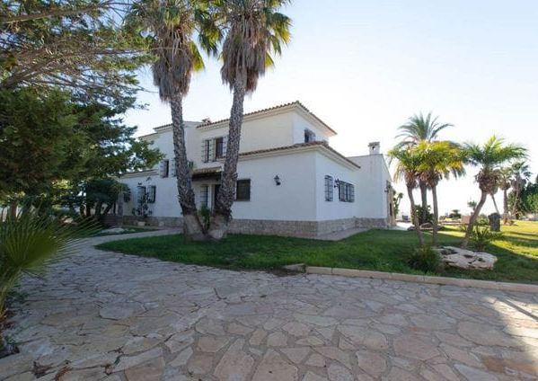 Se alquila para todo el año un magnifico chalet independiente en Benissa