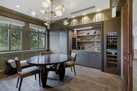 Elegant three-bedroom apartment in Mayfair - Photo 4