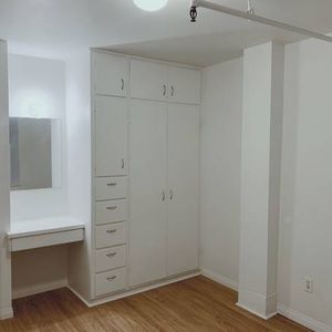 Studio Available now at Ivanhoe Apartments! - Photo 2