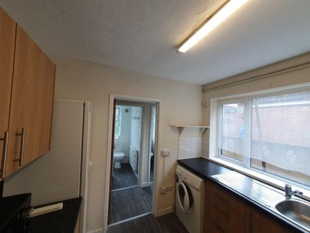 Room in a Shared House, Clovelly Road, SO14 - Photo 4