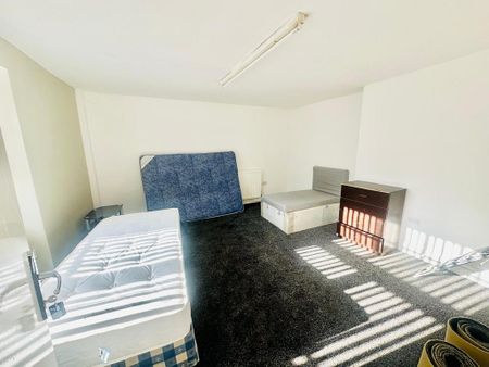 6 bedroom terraced house to rent - Photo 3