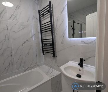 1 bedroom in a flat share to rent - Photo 4