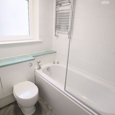 2 Bed, Flat - Photo 4