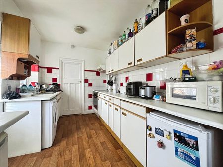 Vegal Crescent, Englefield Green, Egham, Surrey, TW20 0QA - Photo 4
