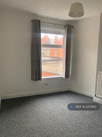3 bedroom terraced house to rent - Photo 2