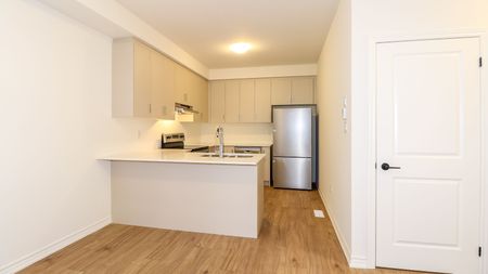 For Lease - 2029 Matteer Court Unit# Unit 18, Innisfil, Ontario - Photo 3