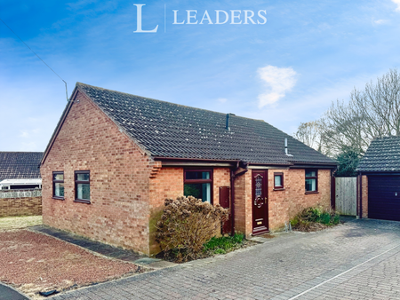 3 bedroom house to rent Rackham Close, Hopton, Great Yarmouth, NR31 - Photo 4