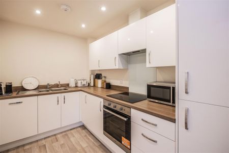 1 bed Flat To Let - Photo 2